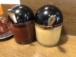 調味料としての豆板醤とニンニク