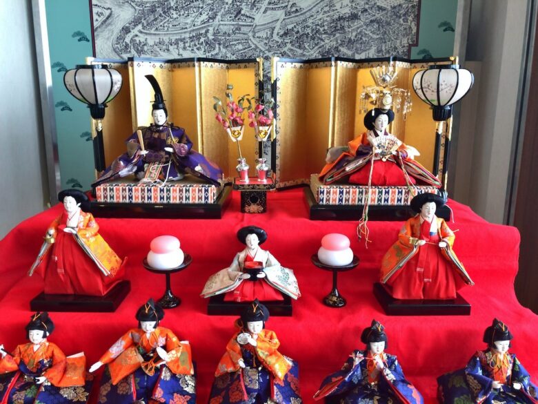 ひな祭りで市川市アイリンク展望台にお雛様が2ヶ所飾られています！七段飾りです。