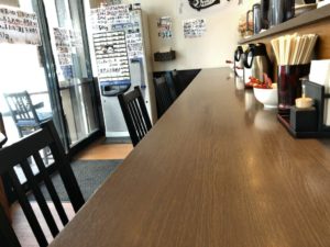 長男、もんたいちおの入口付近のカウンター