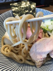 長男、もんたいちおの超極太麺