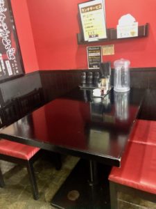 徳福のテーブル席