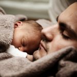 令和はパパが赤ちゃんにおっぱいをあげる時代?最新テクノロジー育児!