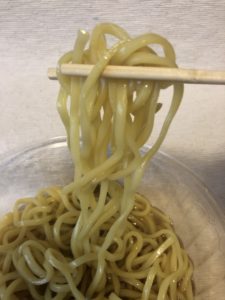 デイリーヤマザキの冷し白ネギ醤油ラーメンのネギ