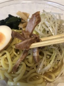 冷し白ネギ醤油ラーメンのチャーシュー