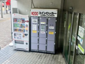 三井住友銀行ATM前のコインロッカー