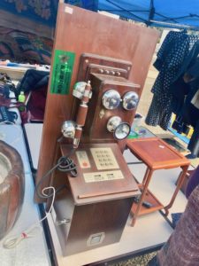 骨董市で売られていたレトロな電話