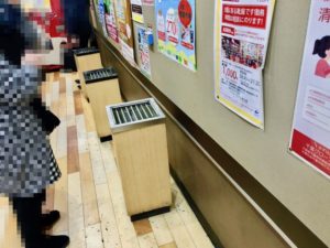 ダイエー市川の喫煙所内