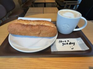 スタバそよらリーフシティ市川店のハム&マリボーチーズ 石窯フィローネとラテ