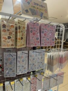 ブックファーストのきゅるるんシールが売っている様子（2026年2月20日筆者撮影）