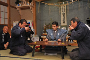 駒形大神社「にらめっこおびしゃ」