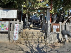 神明社(市川市)の入口と節分豆まきの案内