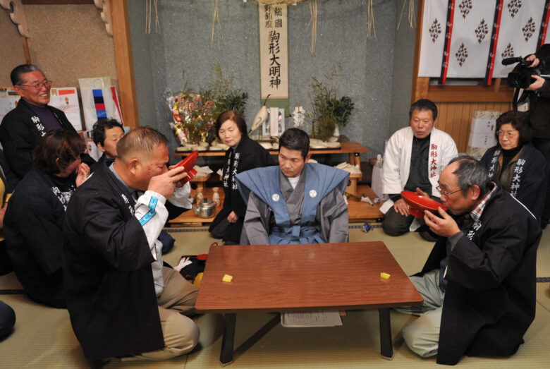 市川市の奇祭「にらめっこおびしゃ」とは?駒形大神社の伝統行事を解説