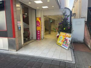 パティオコインローかーへの階段