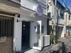 「アイヤラー（Aiyara）」の外観（2026年2月19日筆者撮影）