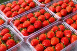 パック詰めされたいちご