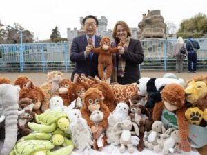 イケアジャパンのぬいぐるみ贈呈式