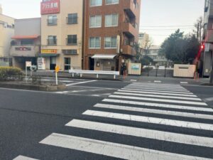 市川小学校の校門隣のAllez le pain（アレ・ル・パン）