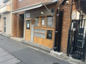 市川小学校の校門隣のAllez le pain(アレ・ル・パン)の外観の様子(2026年2月6日筆者撮影)