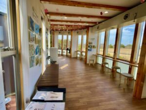 行徳野鳥観察舎(あいねすと)の観察窓(2026年筆者撮影)