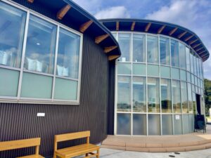 行徳野鳥観察舎(あいねすと)外観(筆者撮影)