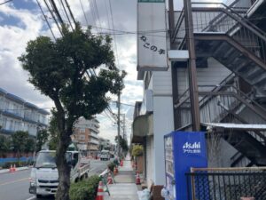 妙典・富浜にあったねこの手の袖看板と店舗周辺の様子（2026年3月9日撮影）