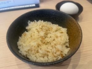 だし麺屋うみのいろどりのだしご飯（筆者撮影）