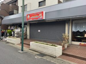シャッターが閉まったリトルインディア行徳駅前店の外観（2026年3月16日筆者撮影）