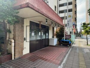 市川市市川南にある大衆酒場ニュー ベルクの店舗外観（2026年3月27日筆者撮影）