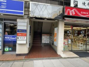 大貫ビル入口 もみの匠 行徳店が入る行徳駅前の建物入口（2026年3月12日筆者撮影）