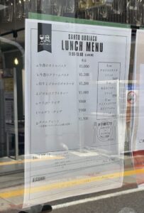 SANTO UBRIACO本八幡の店頭に掲示されたランチメニューの案内（2026年5月20日筆者撮影）