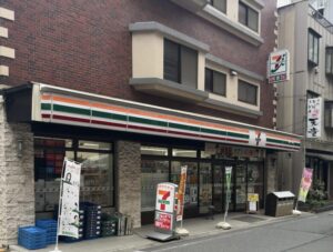セブン-イレブン市川南3丁目店の外観(2026年4月7日筆者撮影)