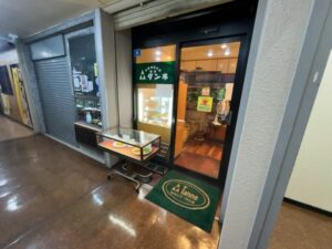 タンネ 本店の入口と店頭の様子（2026年4月6日筆者撮影）