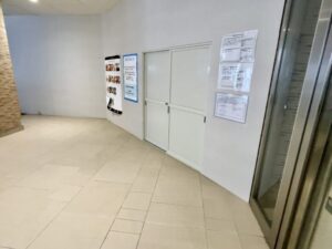 シャポー市川のカフェドクリエの跡地でマクドナルド市川店が入るとされている場所の外観(2026年4月10日筆者撮影)