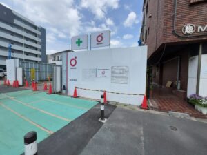 市川市新田の新築マンション計画現場の外観(2026年4月14日筆者撮影)