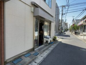 リサイクルショップえふの外観、市川市新田の店舗前の様子（2026年5月19日筆者撮影）