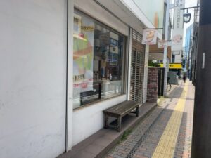 市川市八幡にあったアトリエ・ドゥ・アッシュの店舗外観(2026年6月16日筆者撮影)